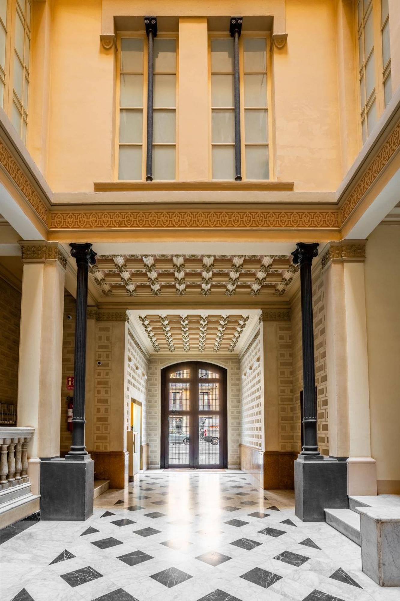 Elegant 3-Bedroom Apartment In The Heart Of Bcn バルセロナ エクステリア 写真