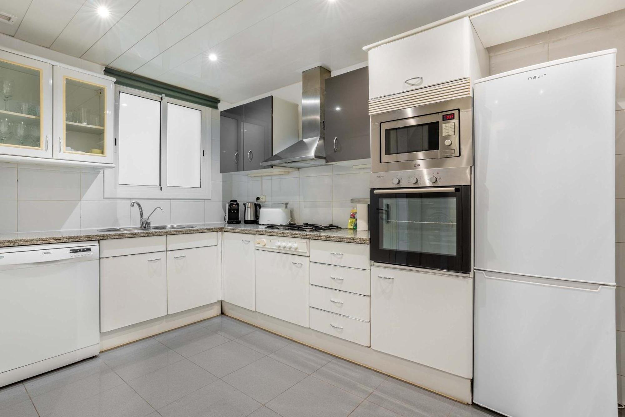 Elegant 3-Bedroom Apartment In The Heart Of Bcn バルセロナ エクステリア 写真