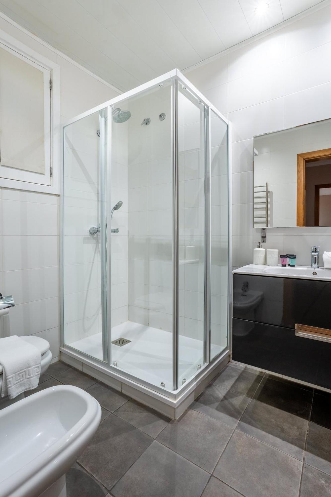 Elegant 3-Bedroom Apartment In The Heart Of Bcn バルセロナ エクステリア 写真